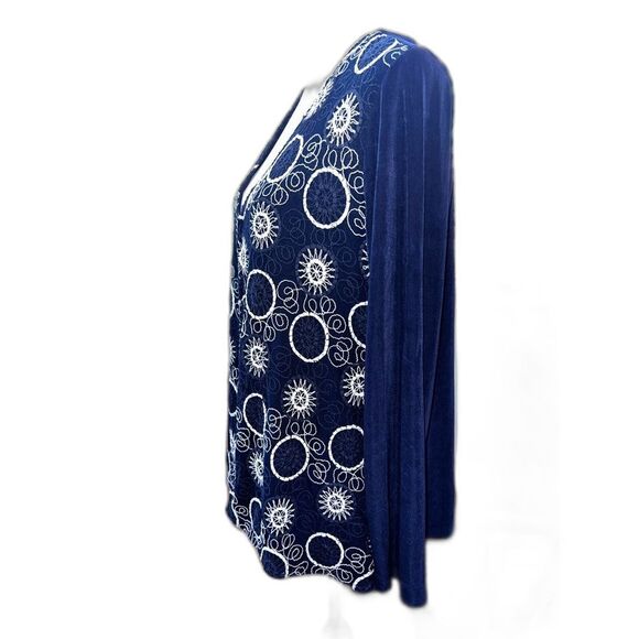 Chicos Travelers Women XL Cardigan Blue White Embroidered Artsy Shapes Stretch 3 - Picture 3 of 9